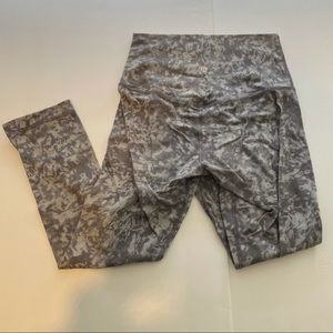 EXCELLENT used Size 4 Lululemon Align Crops 21”